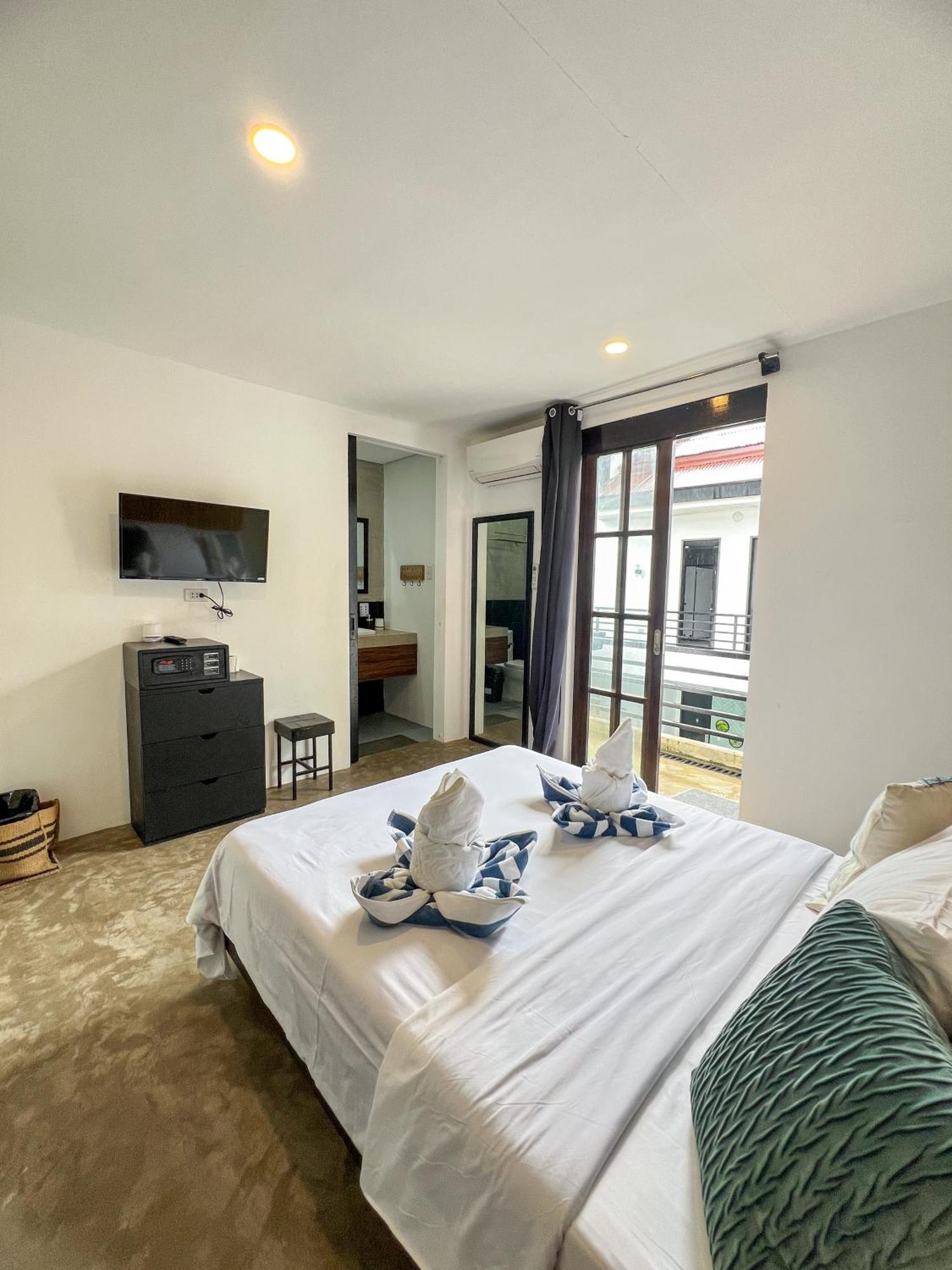 Siargao Bed And Brewery Hotel General Luna  Exterior photo